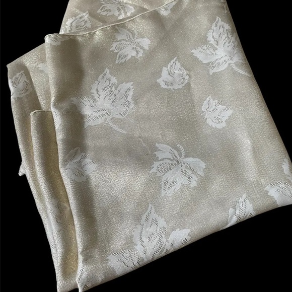Christmas Tablecloth 60 x 83 Reversible Ivory Gold Metallic Holiday Dini… - Picture 1 of 4